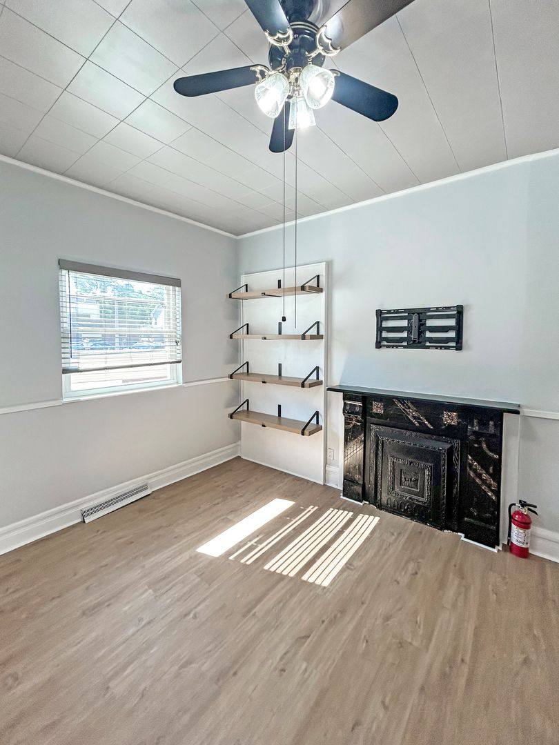 Apartment for rent at 1524 4th Ave, Coraopolis, PA 15108