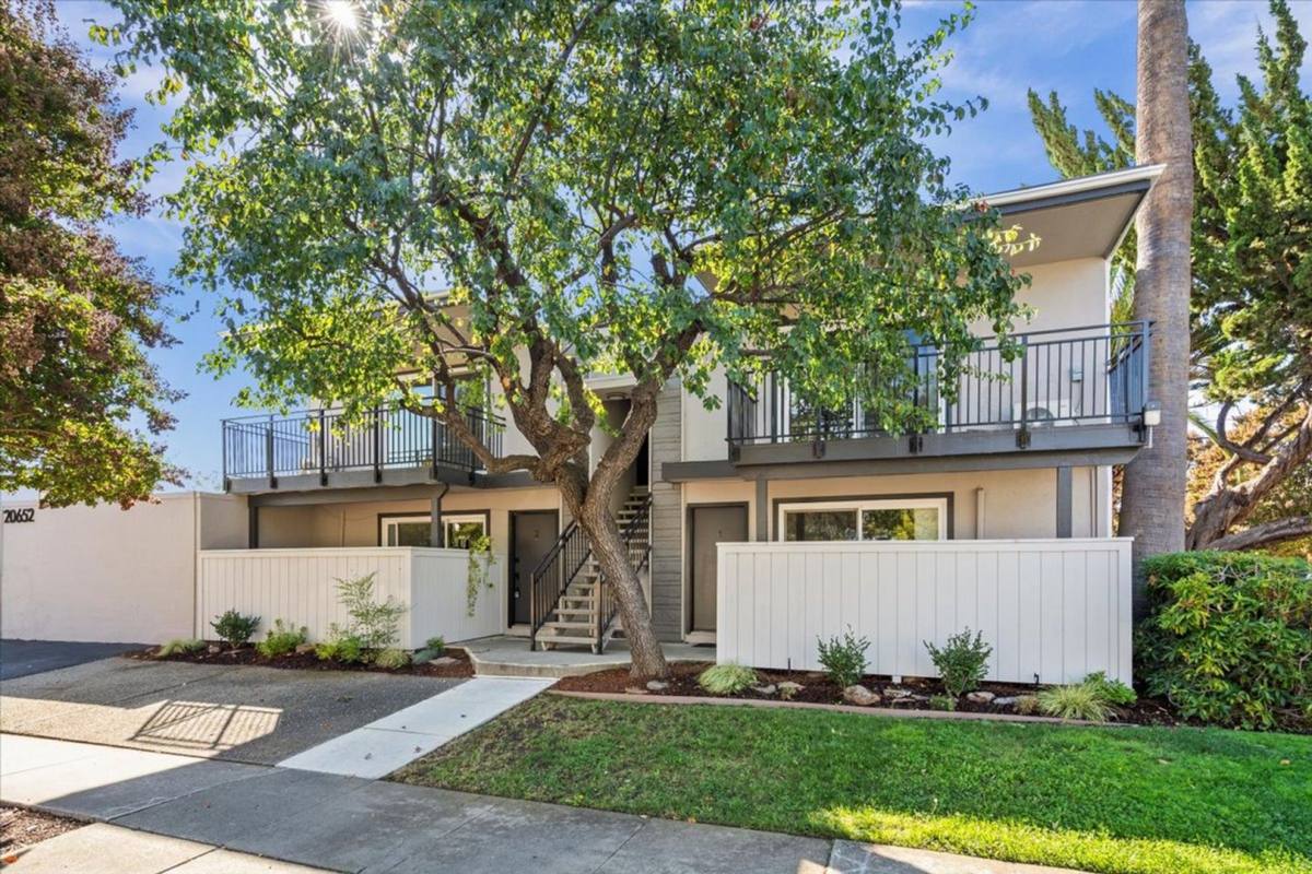Apartment for rent at 20650 E - 20652 W Park Circle, Cupertino, CA 95014