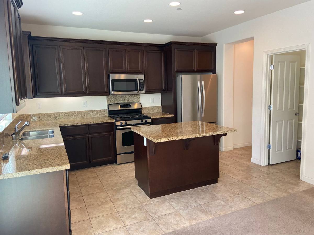 House for rent at 280 Barnhill Dr, Folsom, CA 95630
