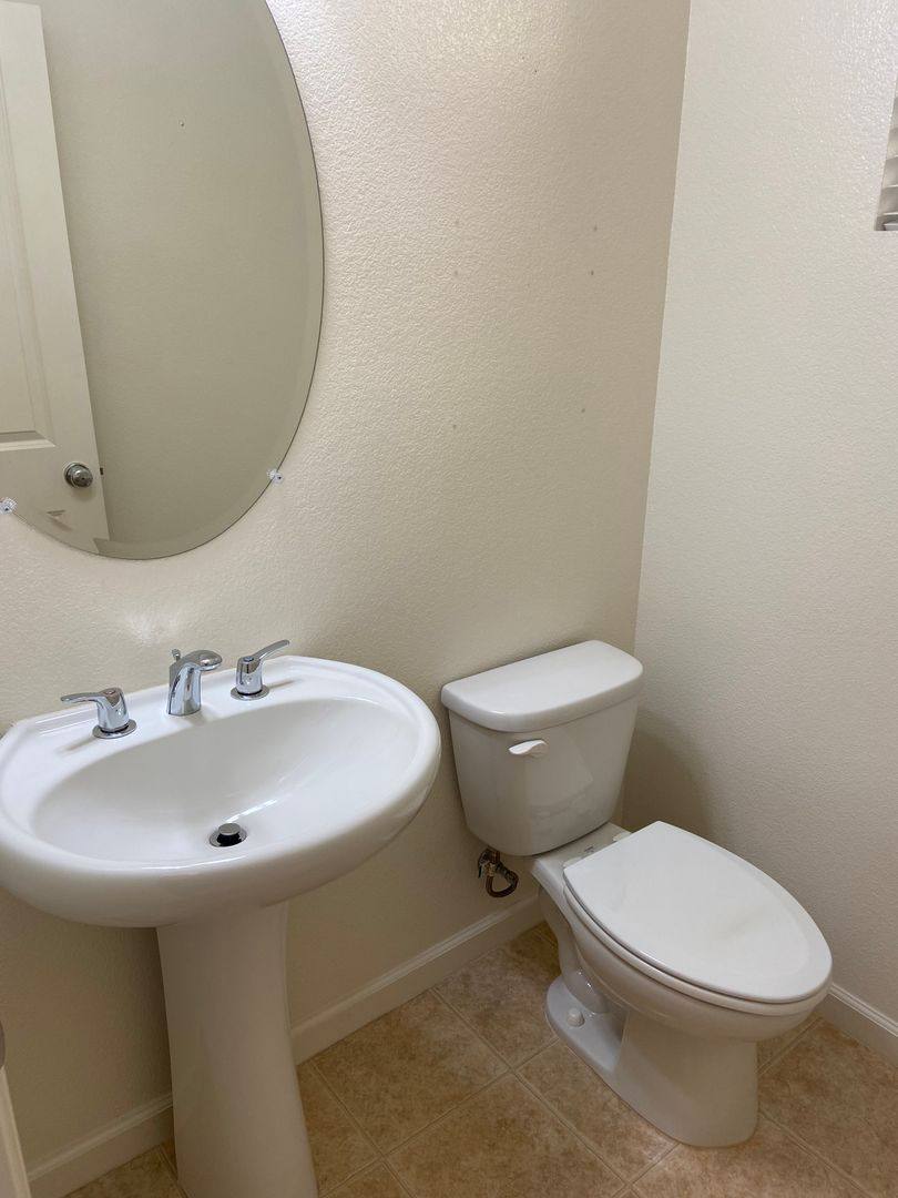 House for rent at 280 Barnhill Dr, Folsom, CA 95630