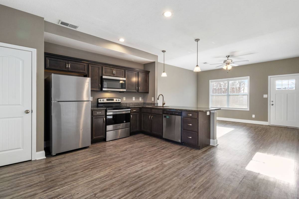 Apartment for rent at 909 Charlotte St, Clarksville, TN 37040