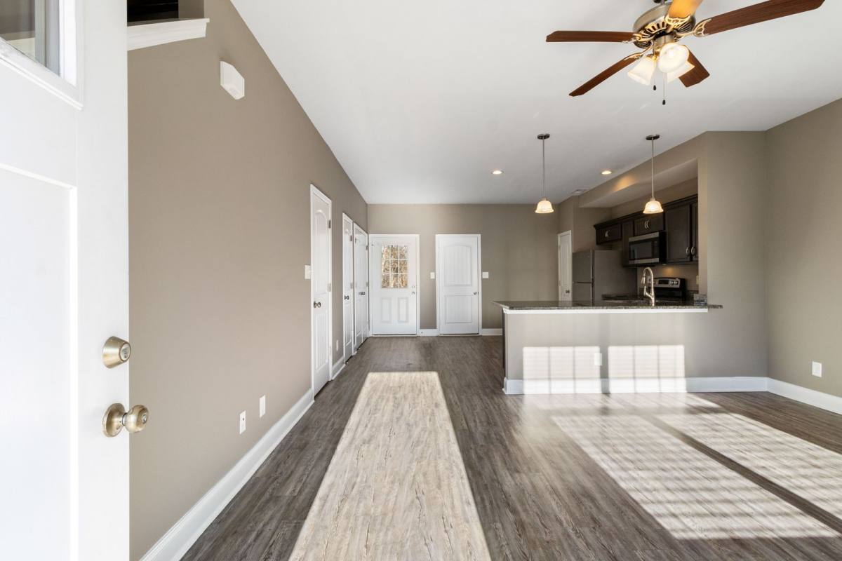 Apartment for rent at 909 Charlotte St, Clarksville, TN 37040