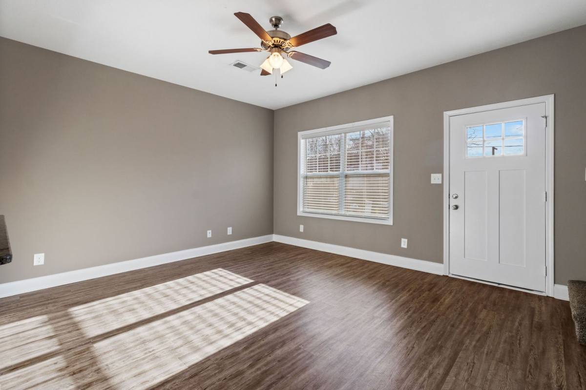 Apartment for rent at 909 Charlotte St, Clarksville, TN 37040