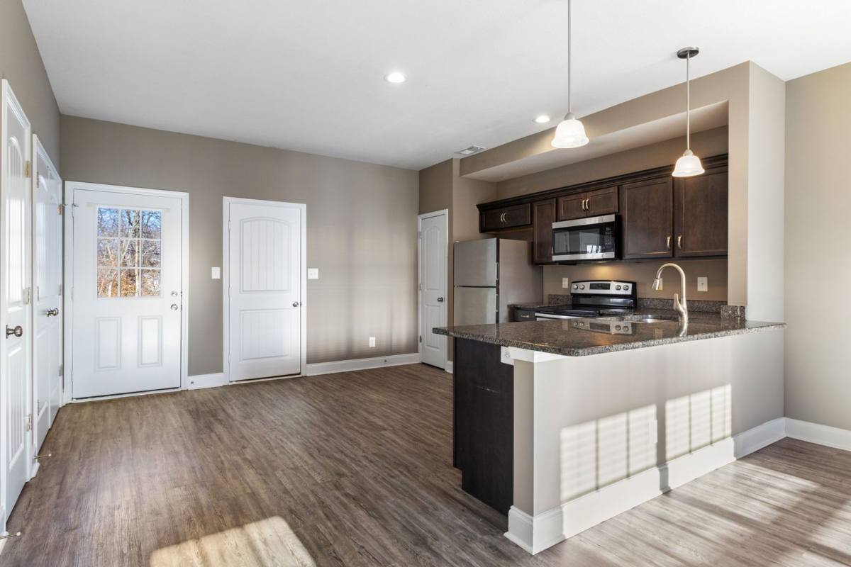 Apartment for rent at 909 Charlotte St, Clarksville, TN 37040