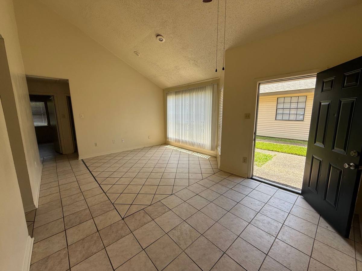 Apartment for rent at 8724 Gsri Ave, Baton Rouge, LA 70810
