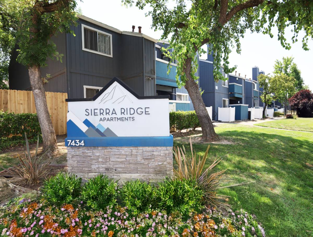 Apartment for rent at 7434 Auburn Oaks Court, Citrus Heights, CA 95621