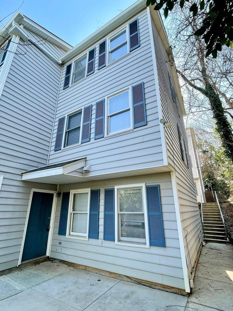Apartment for rent at 1227 Barnwell St, Columbia, SC 29201
