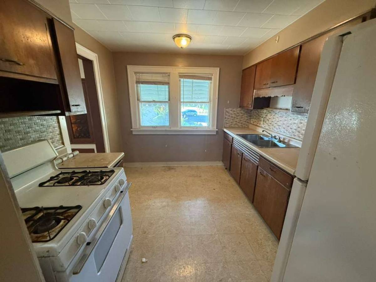 Apartment for rent at 4772 E, Cleveland, OH 44125