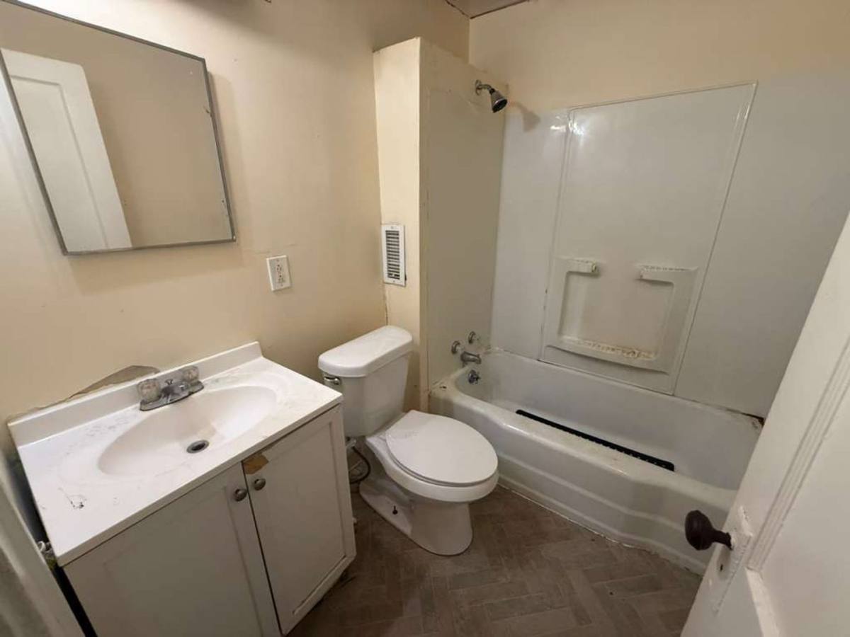 Apartment for rent at 4772 E, Cleveland, OH 44125