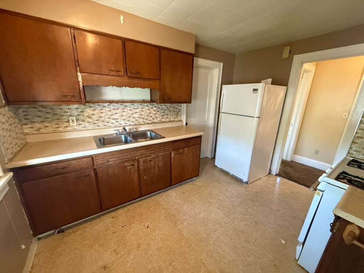 Apartment for rent at 4772 E, Cleveland, OH 44125