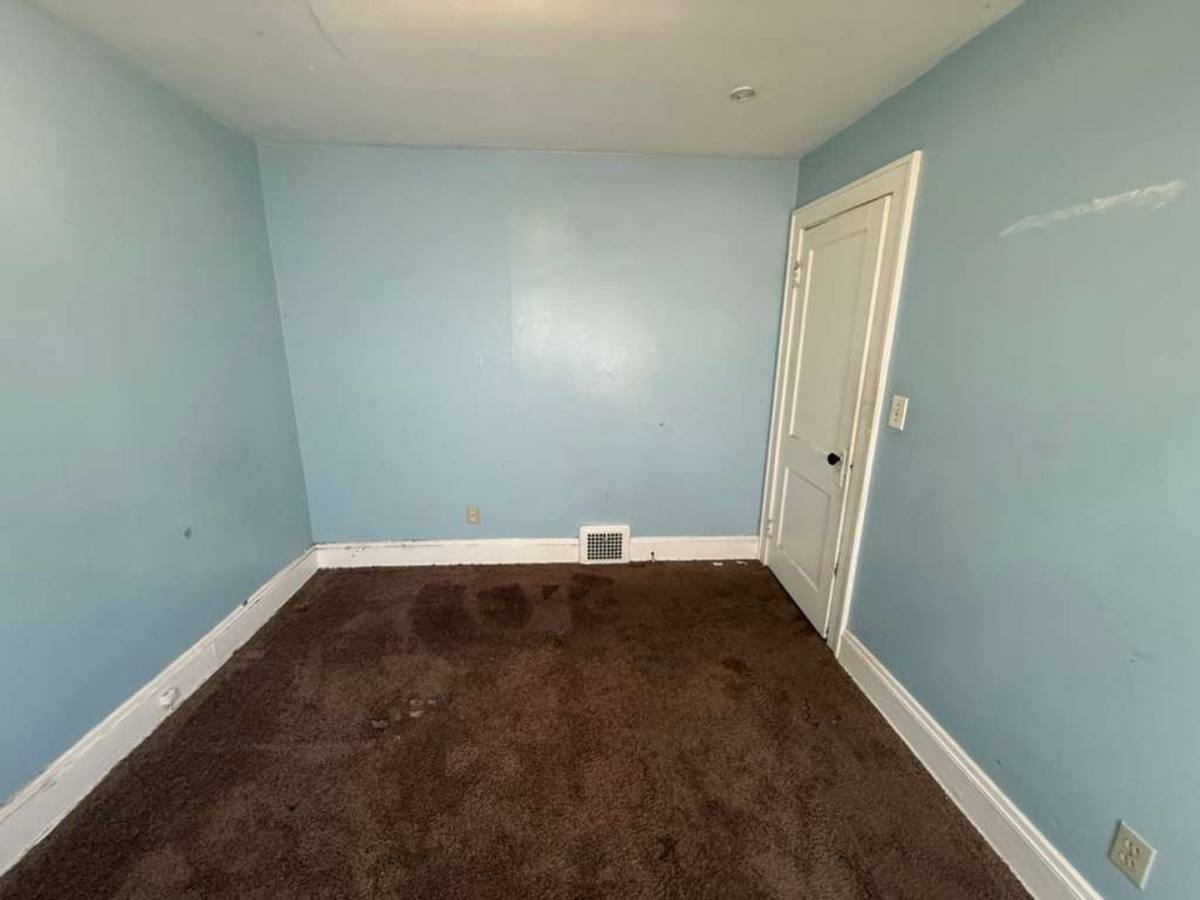Apartment for rent at 4772 E, Cleveland, OH 44125