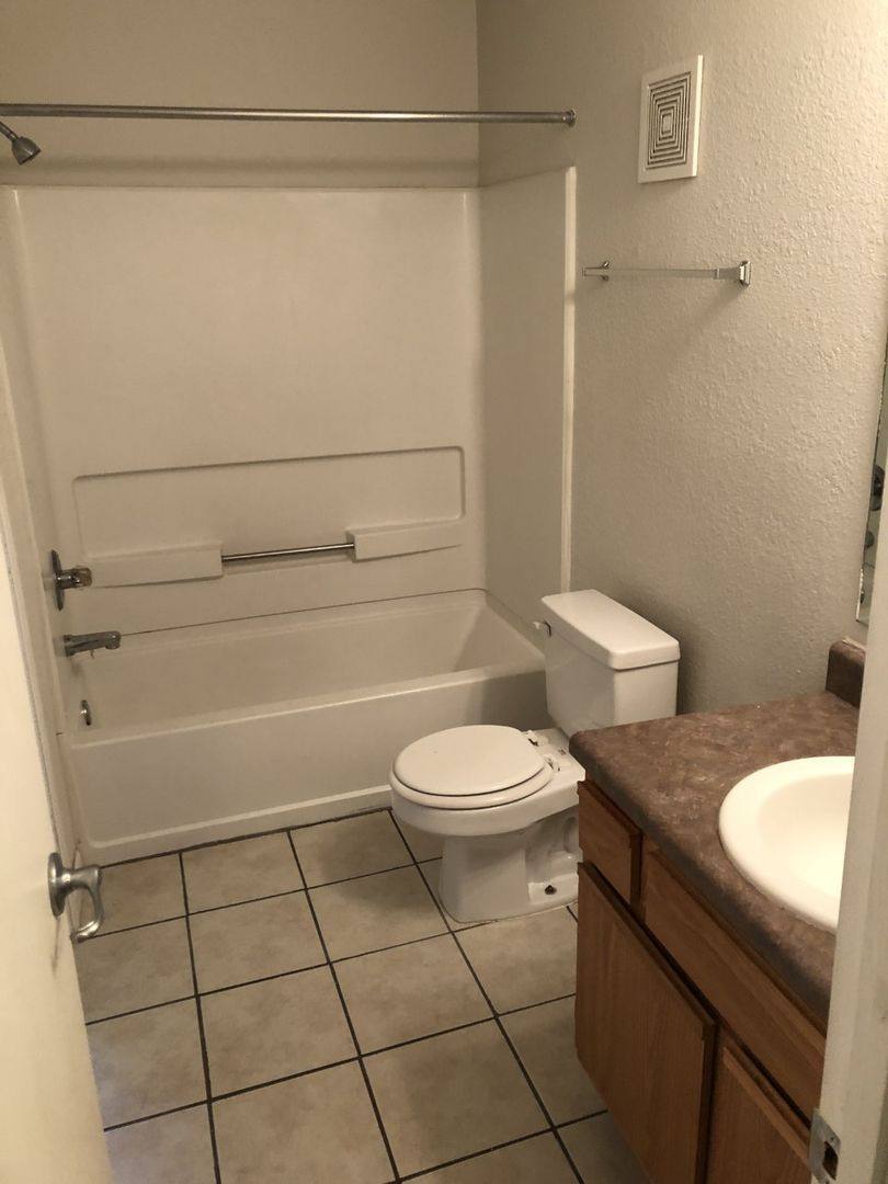 Apartment for rent at 512 Rockledge, Lawrence, KS 66049