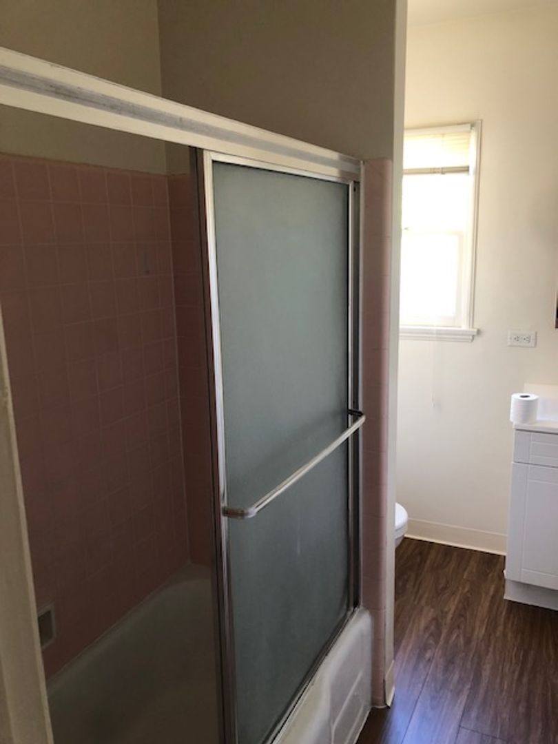 Apartment for rent at 321 W Alameda Ave, Burbank, CA 91506
