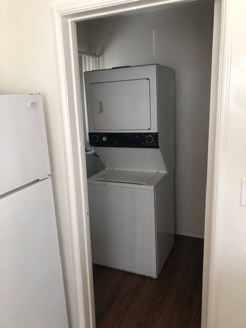 Apartment for rent at 321 W Alameda Ave, Burbank, CA 91506