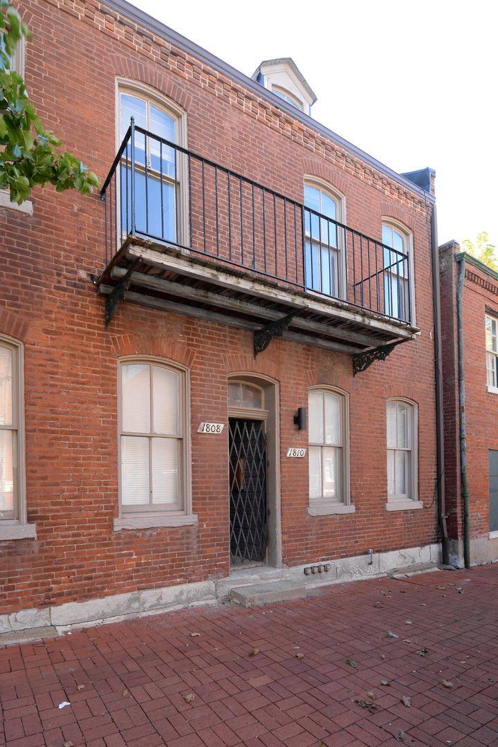 Apartment for rent at 1808-1810 S 8th St, Saint Louis, MO 63104