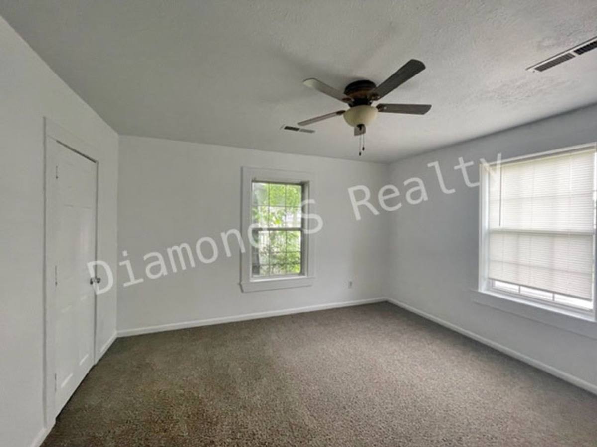 House for rent at 930 W Harrison St, Springfield, MO 65806