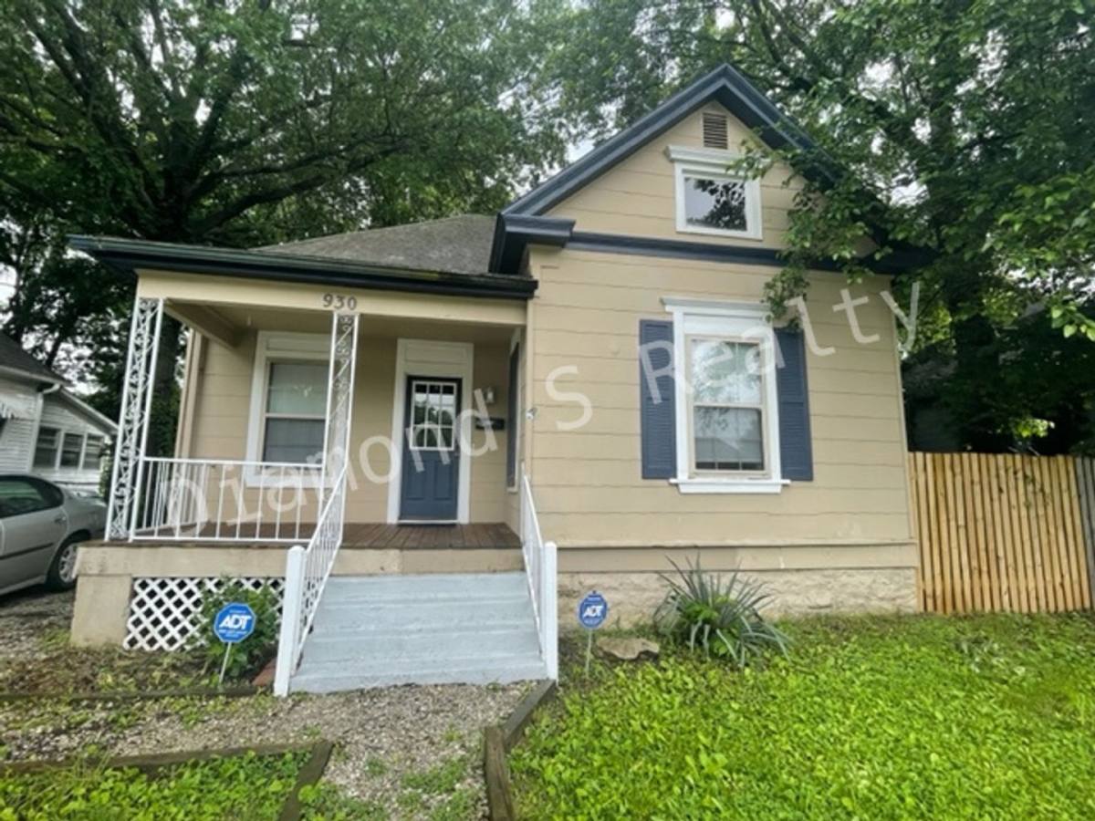 House for rent at 930 W Harrison St, Springfield, MO 65806