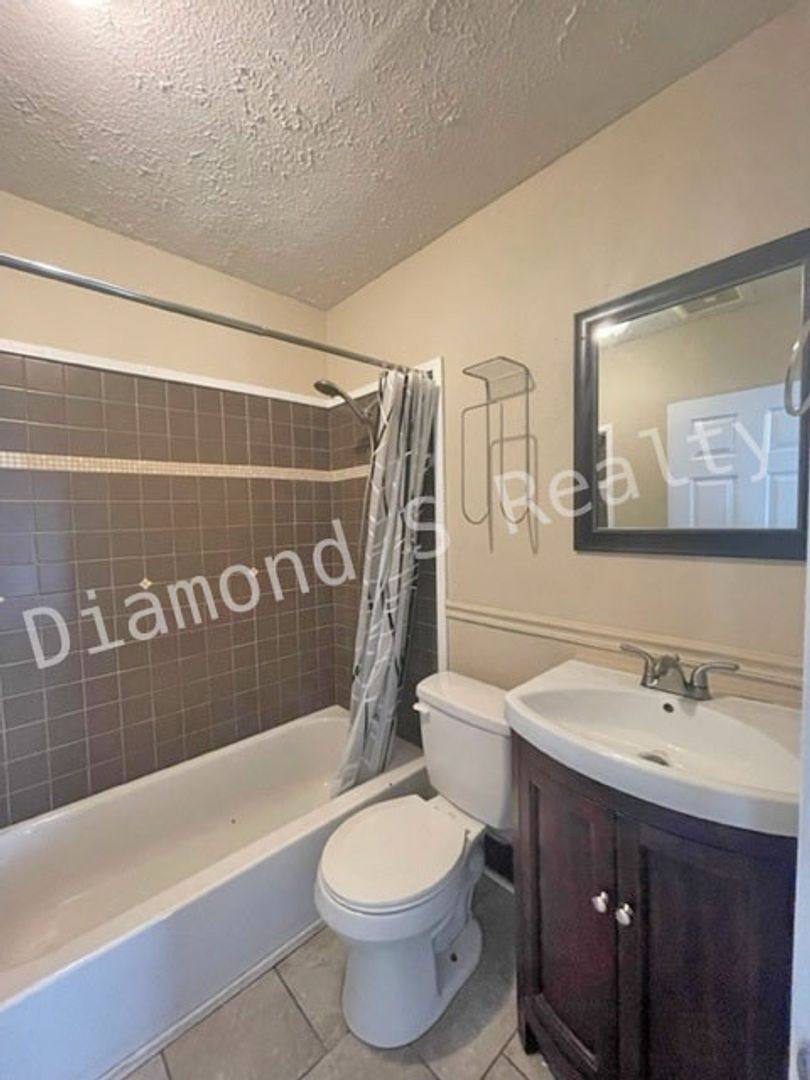 House for rent at 930 W Harrison St, Springfield, MO 65806