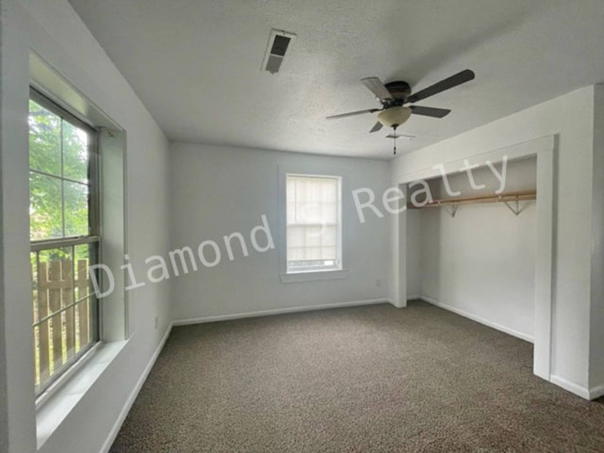 House for rent at 930 W Harrison St, Springfield, MO 65806