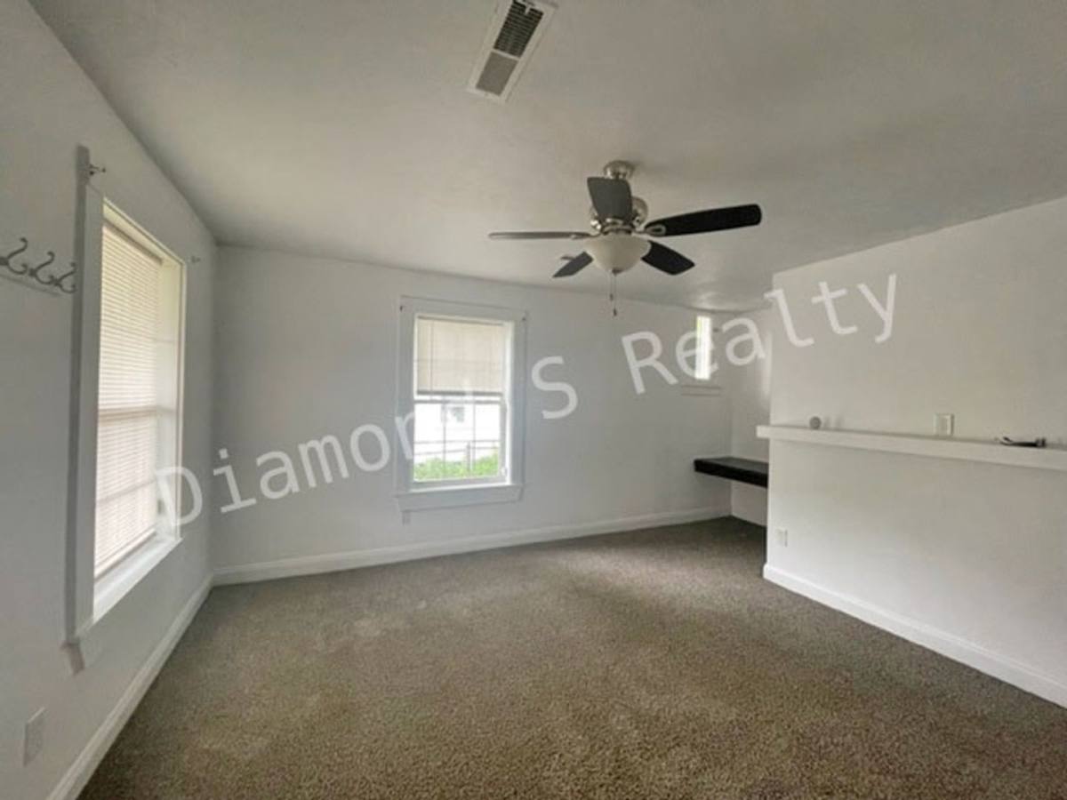 House for rent at 930 W Harrison St, Springfield, MO 65806