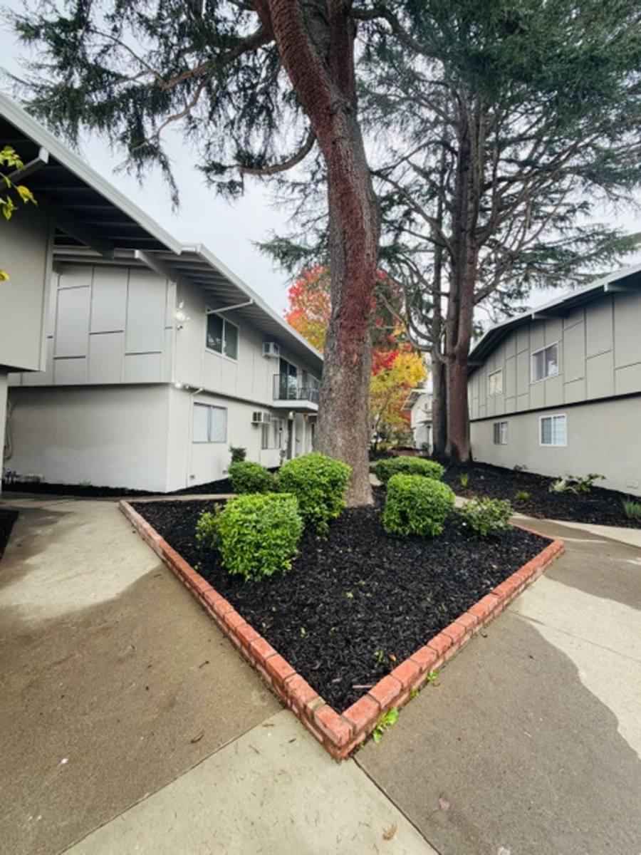 Apartment for rent at 6050 S Land Park Dr, Sacramento, CA 95822