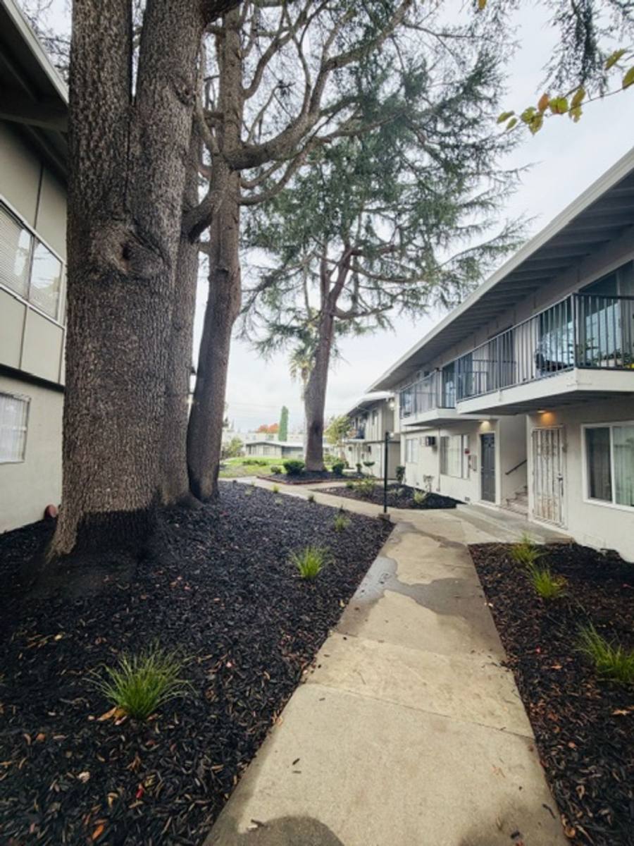Apartment for rent at 6050 S Land Park Dr, Sacramento, CA 95822