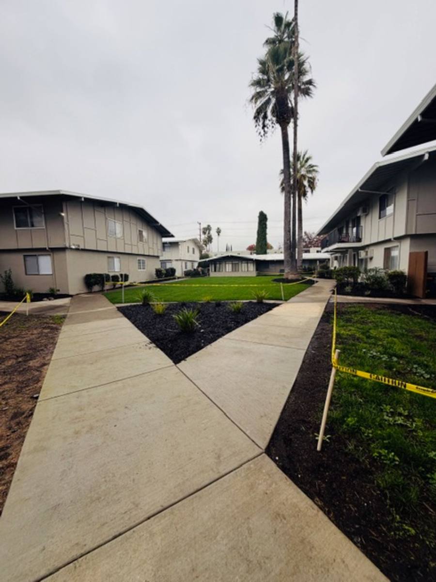 Apartment for rent at 6050 S Land Park Dr, Sacramento, CA 95822