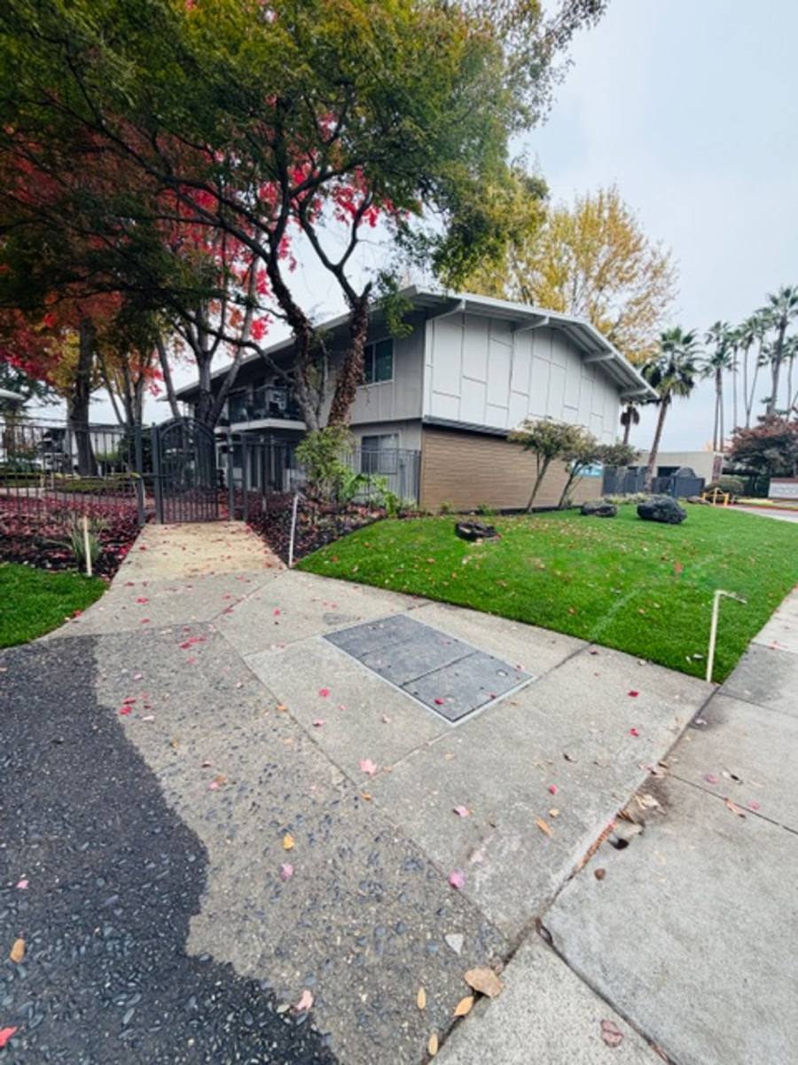 Apartment for rent at 6050 S Land Park Dr, Sacramento, CA 95822
