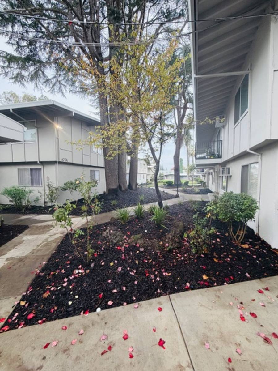 Apartment for rent at 6050 S Land Park Dr, Sacramento, CA 95822