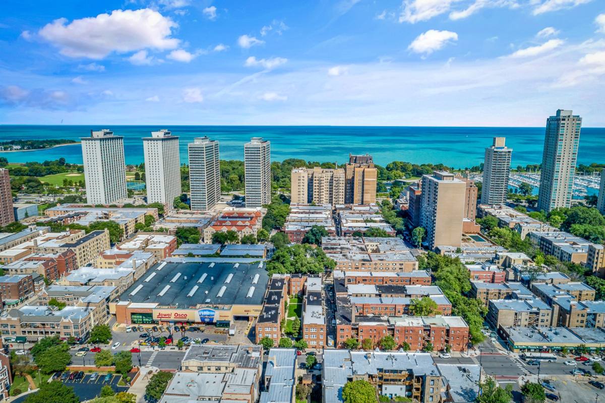 Apartment for rent at 3521 N Broadway St, Chicago, IL 60657