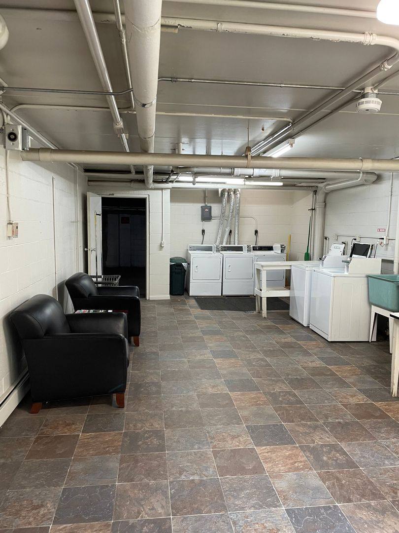 Apartment for rent at 2030 1st Ave NE, Cedar Rapids, IA 52402