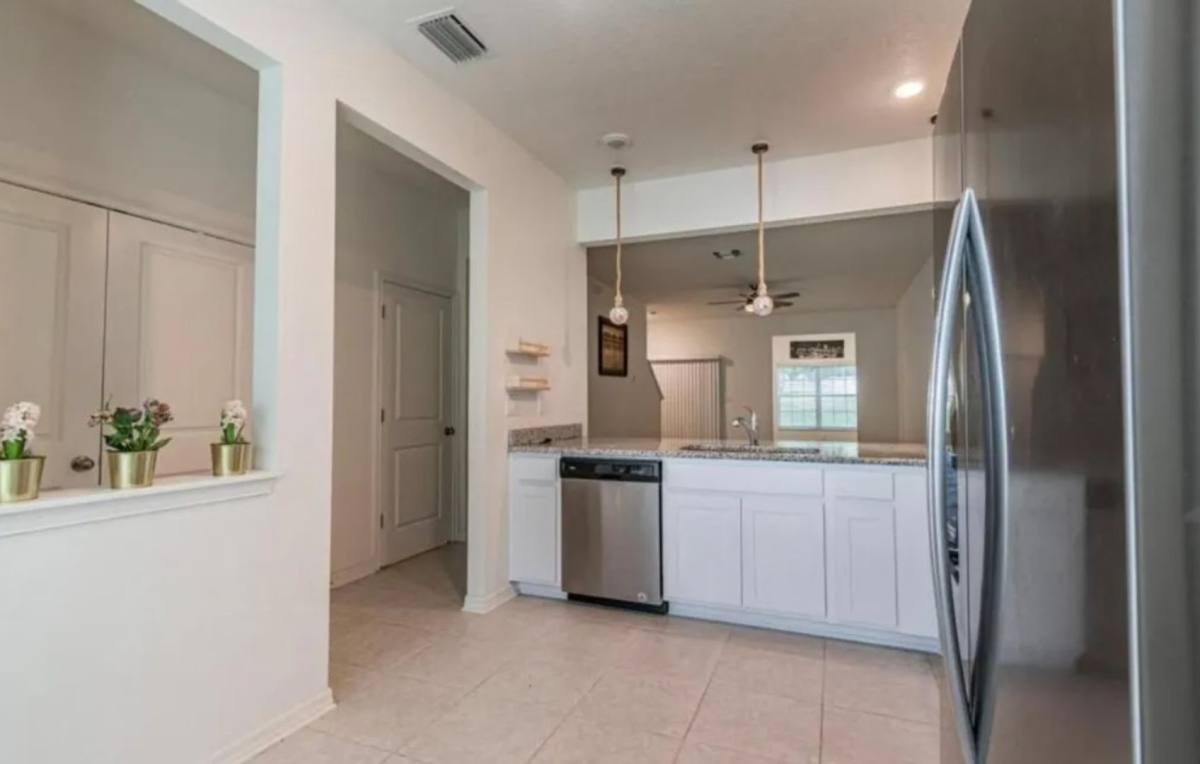 Apartment for rent at 1122 Hillhurst Dr, Wesley Chapel, FL 33543