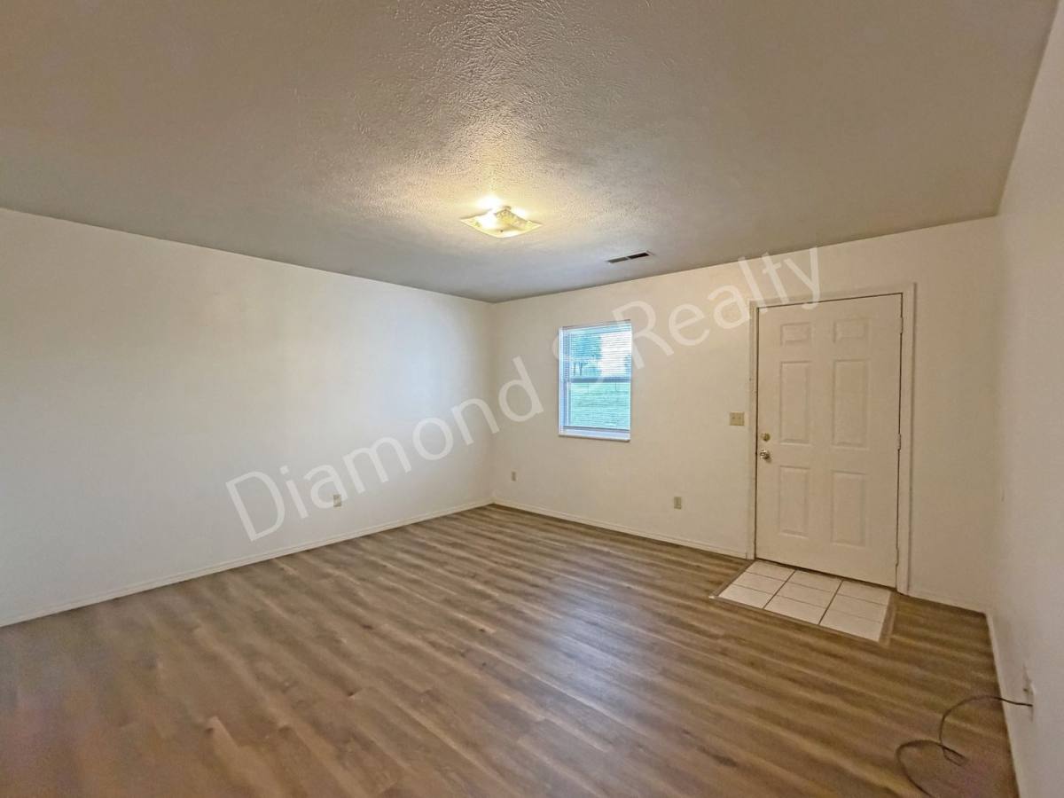 Townhouse for rent at 422 S Washington Ave, Walnut Grove, MO 65770