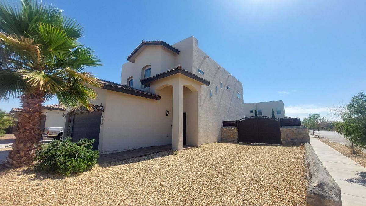 House for rent at 800 Caterick St, El Paso, TX 79938