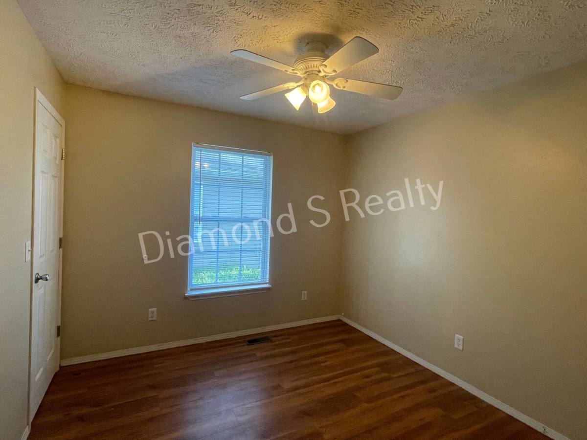 House for rent at 1454 N Ethyl Ave, Springfield, MO 65802