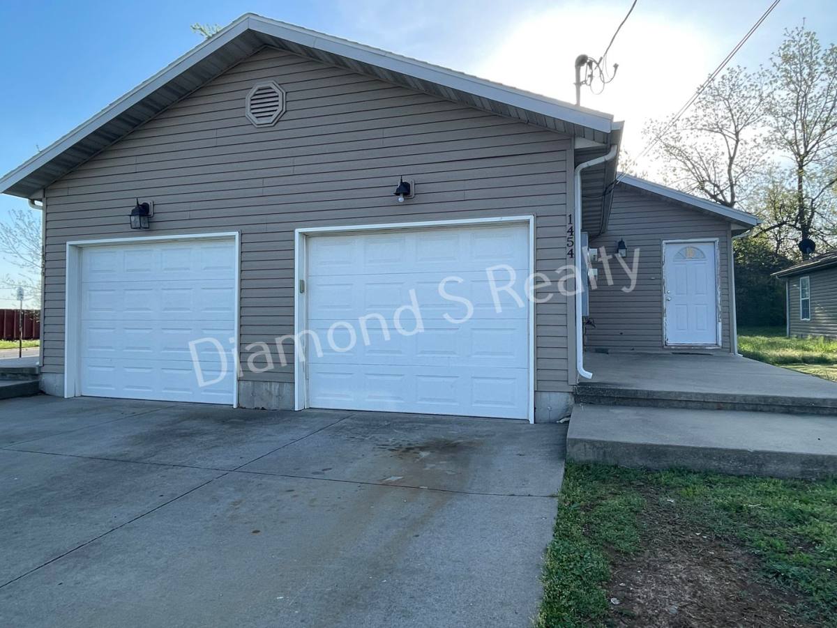 House for rent at 1454 N Ethyl Ave, Springfield, MO 65802