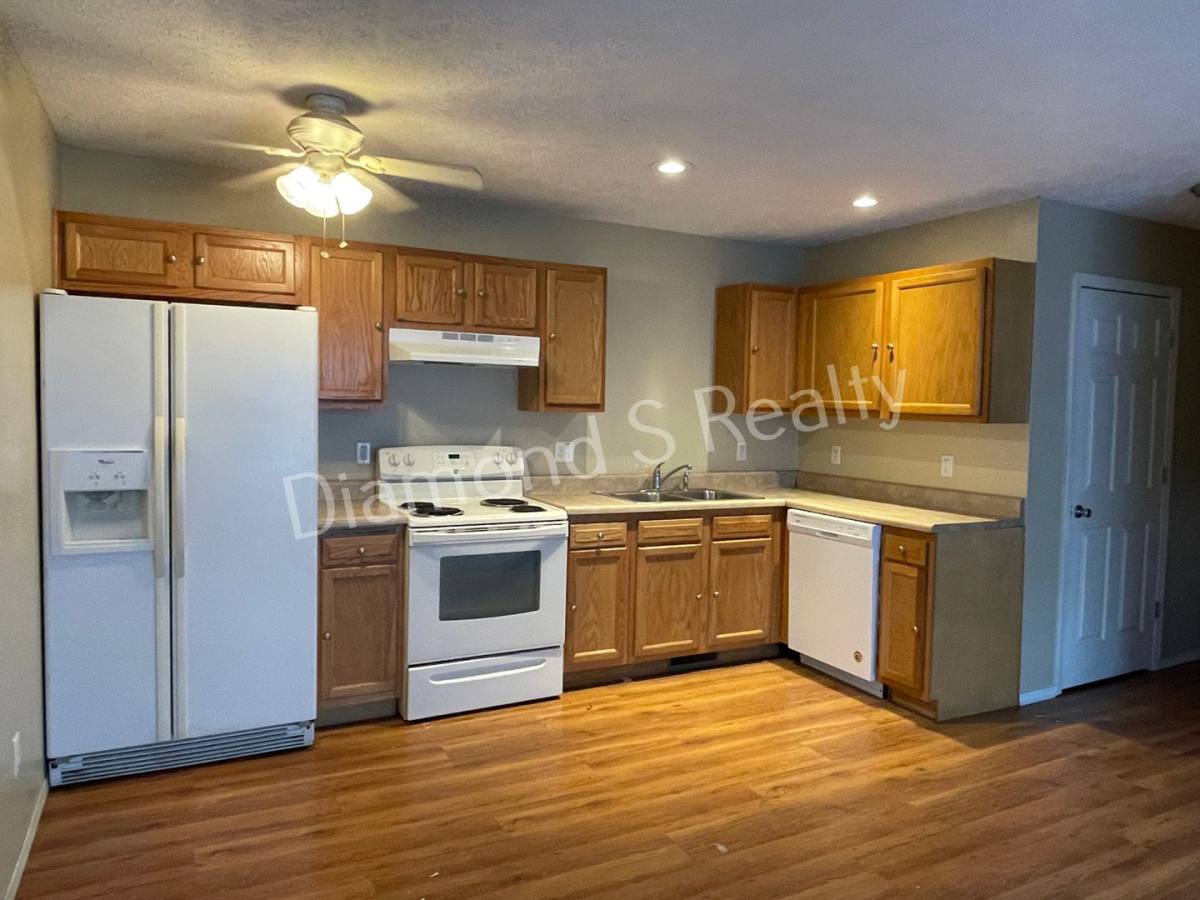 House for rent at 1454 N Ethyl Ave, Springfield, MO 65802