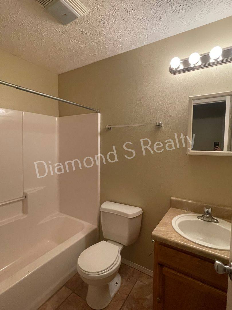 House for rent at 1454 N Ethyl Ave, Springfield, MO 65802