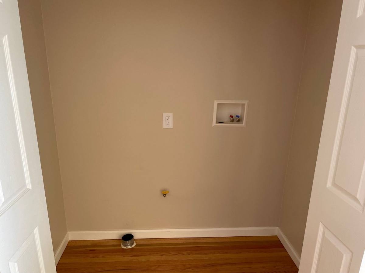 Apartment for rent at 4011 E First St, Long Beach, CA 90803