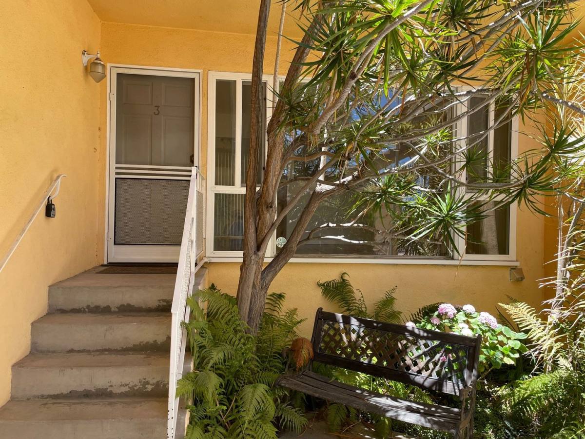 Apartment for rent at 4011 E First St, Long Beach, CA 90803