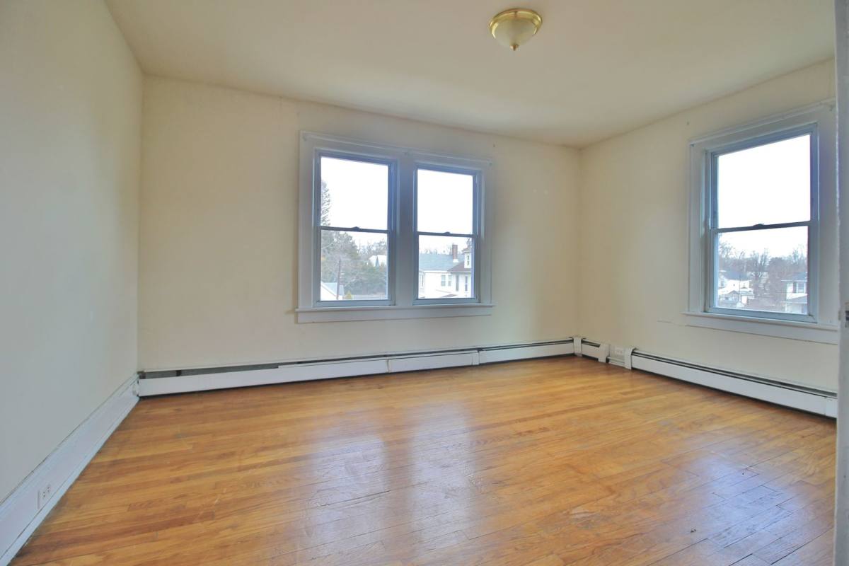 Apartment for rent at 10 Conway Place, Kingston, NY 12401