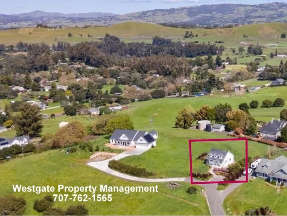 House for rent at 27 Valen Way, Petaluma, CA 94952