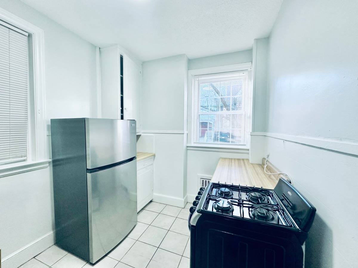 Apartment for rent at 25 Lynwood Place, New Haven, CT 06511