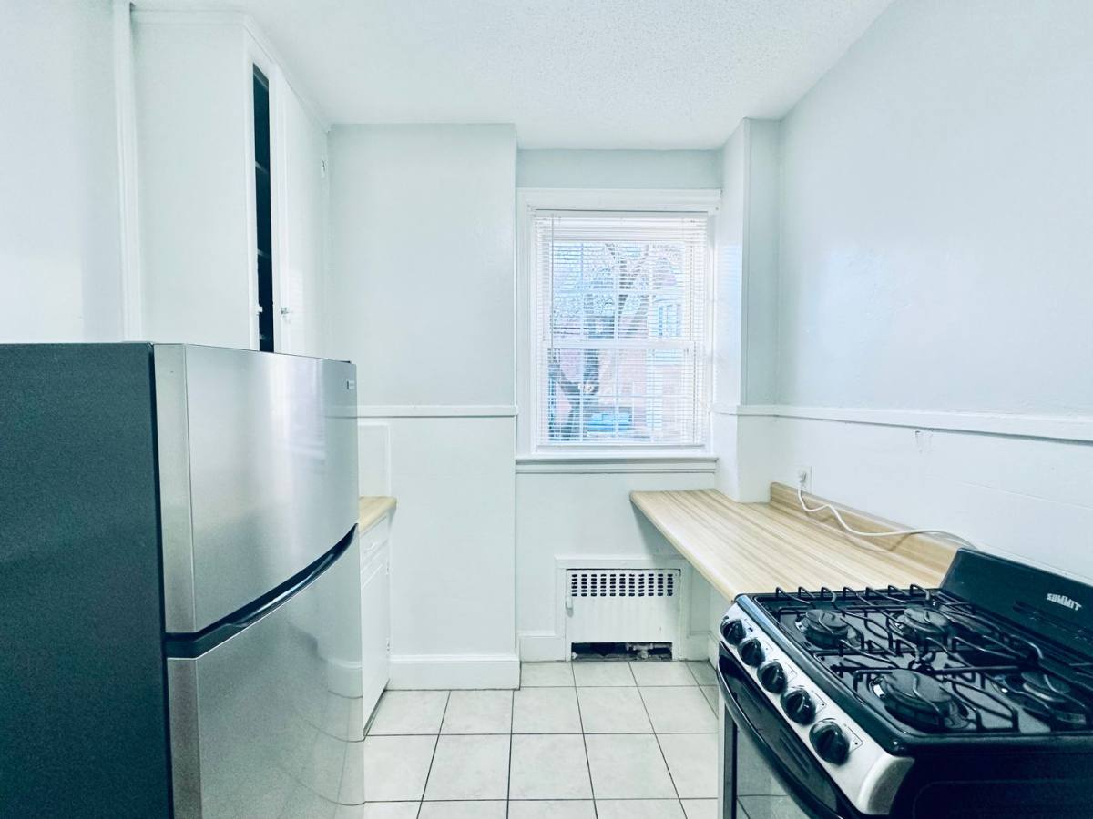 Apartment for rent at 25 Lynwood Place, New Haven, CT 06511