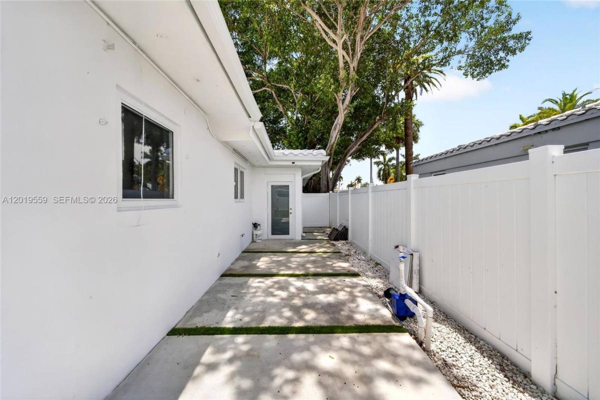 House for rent at 1619 Hollywood Blvd, Hollywood, FL 33020