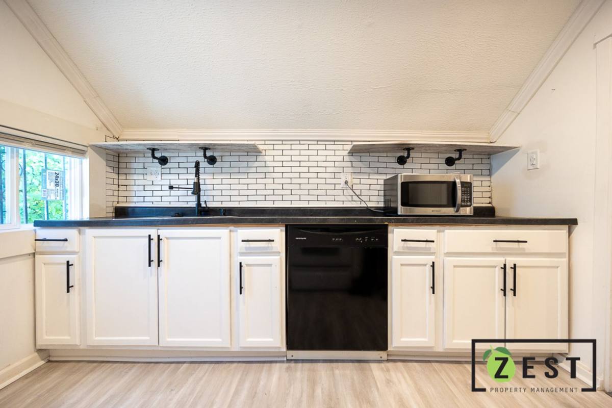 Apartment for rent at 20830 Westview, Ferndale, MI 48220