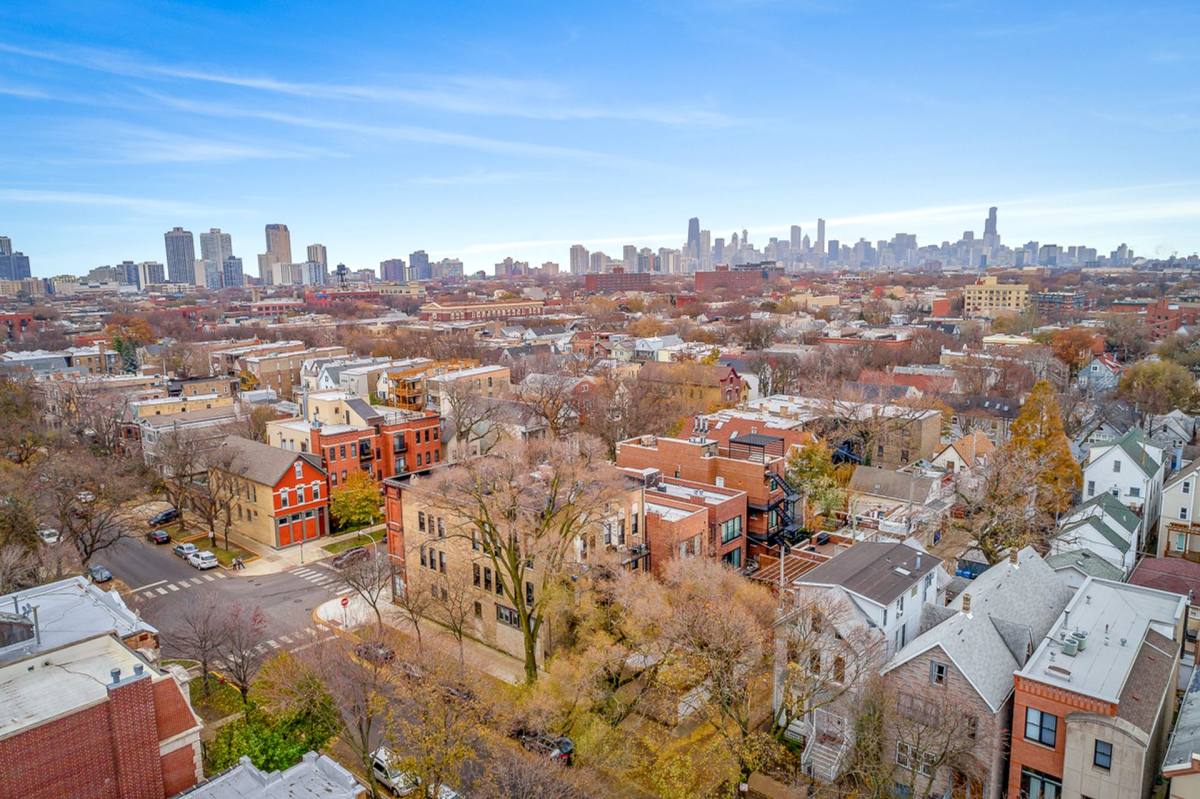 Apartment for rent at 2954 N Racine Ave, Chicago, IL 60657
