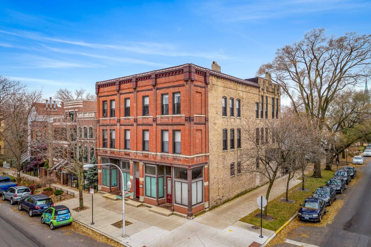 Apartment for rent at 2954 N Racine Ave, Chicago, IL 60657