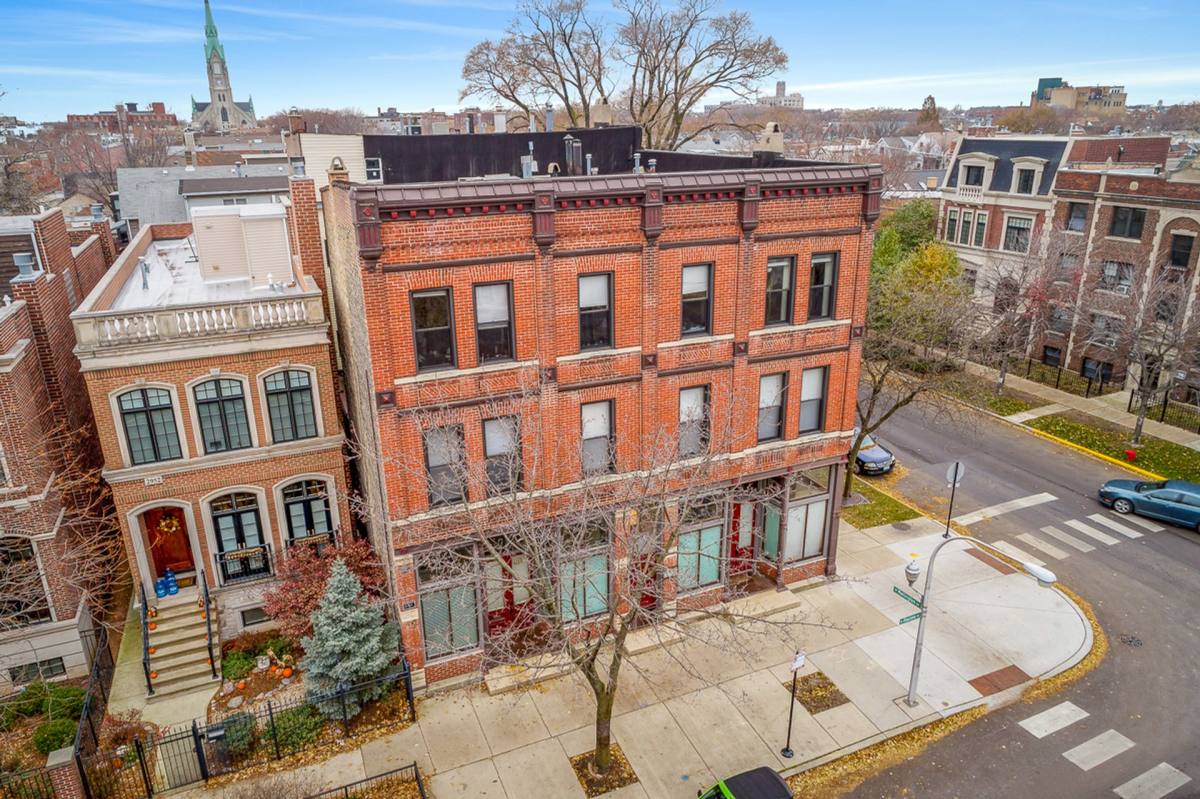 Apartment for rent at 2954 N Racine Ave, Chicago, IL 60657