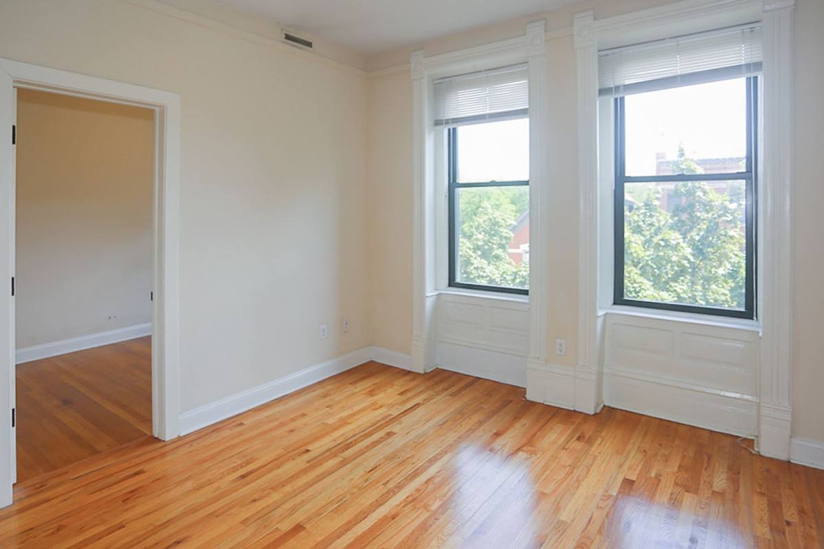 Apartment for rent at 2954 N Racine Ave, Chicago, IL 60657